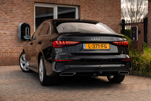 Audi A3 Limousine 30 TFSI S Edition 110 PK Aut. 2x S-Line Pano LED Matrix Trekhaak 17''