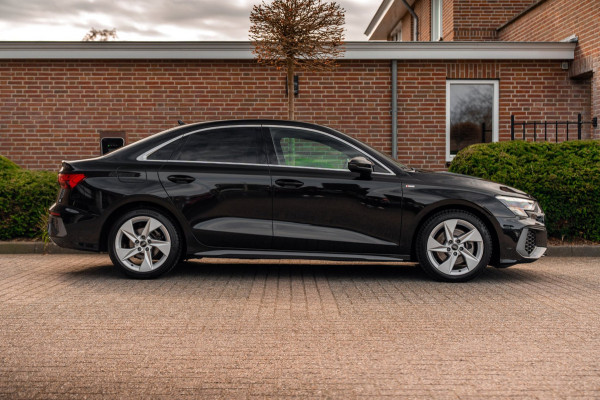 Audi A3 Limousine 30 TFSI S Edition 110 PK Aut. 2x S-Line Pano LED Matrix Trekhaak 17''