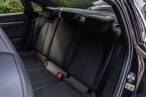 Audi A3 Limousine 30 TFSI S Edition 110 PK Aut. 2x S-Line Pano LED Matrix Trekhaak 17''