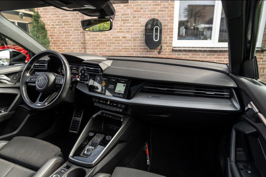 Audi A3 Limousine 30 TFSI S Edition 110 PK Aut. 2x S-Line Pano LED Matrix Trekhaak 17''