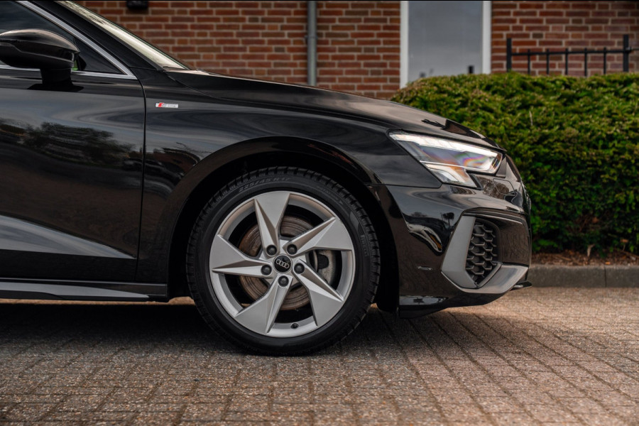 Audi A3 Limousine 30 TFSI S Edition 110 PK Aut. 2x S-Line Pano LED Matrix Trekhaak 17''