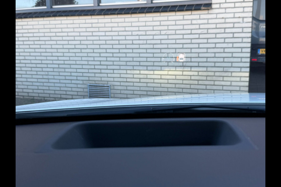 Mercedes-Benz A-Klasse 200 Premium AMG PAKKET l SFEERVERL. l PANO l TREKHAAK