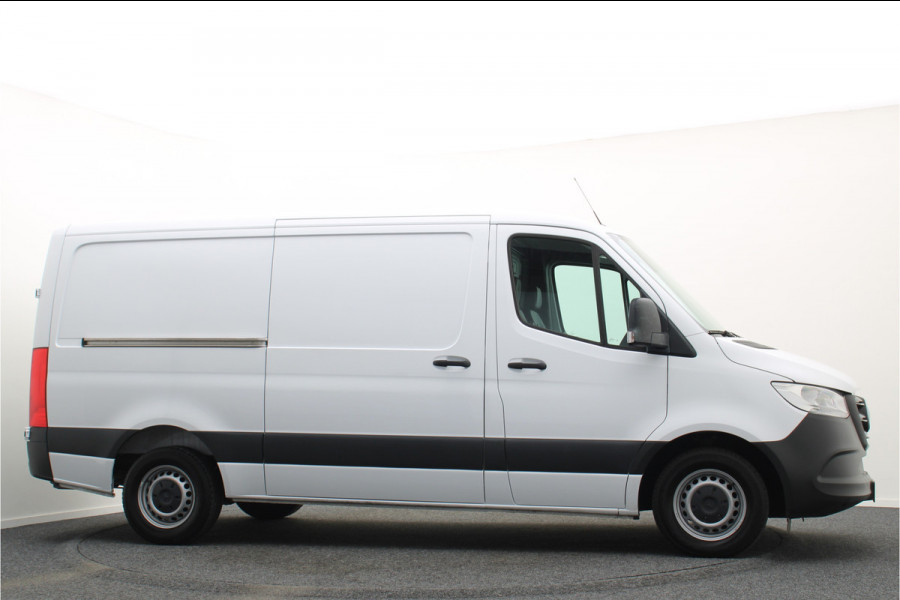 Mercedes-Benz Sprinter 317 CDI Aut. L2H1 Leer, 3-Zits, Camera, Standkachel, Airco, Cruise, Apple Carplay, Trekhaak