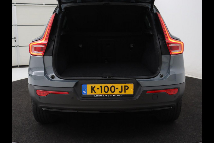 Volvo XC40 Recharge P8 AWD R-Design | SOH 90.6% | Leder/Alcantara | Stoelverwarming | Harman/Kardon | Adaptive cruise | Side Assist | Carplay | Stuurverwarming | Navigatie | Full LED | Camera