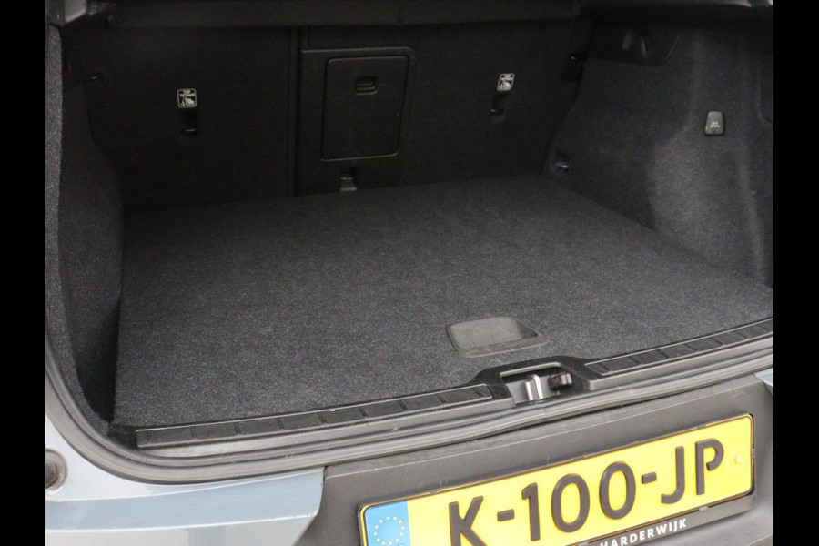 Volvo XC40 Recharge P8 AWD R-Design | SOH 90.6% | Leder/Alcantara | Stoelverwarming | Harman/Kardon | Adaptive cruise | Side Assist | Carplay | Stuurverwarming | Navigatie | Full LED | Camera