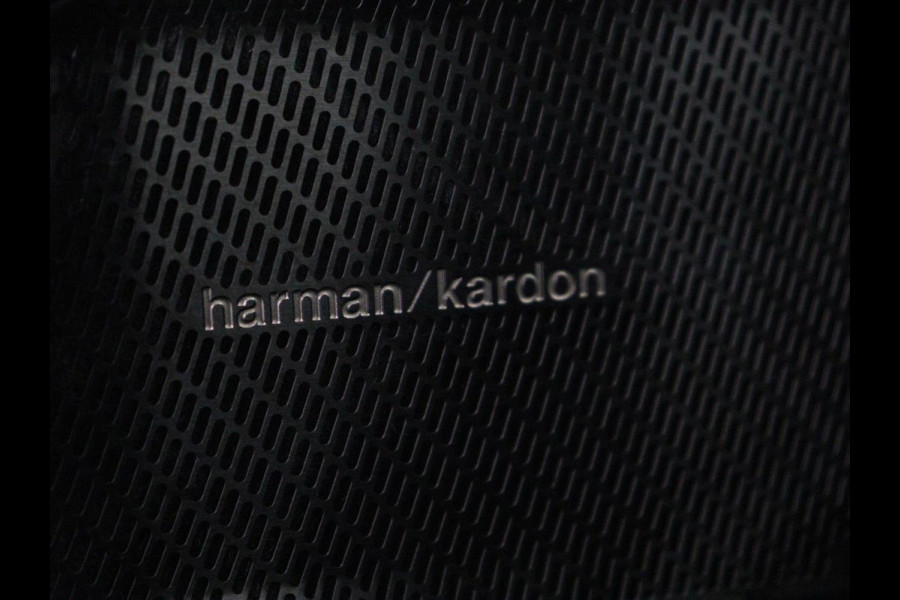 Volvo XC40 Recharge P8 AWD R-Design | SOH 90.6% | Leder/Alcantara | Stoelverwarming | Harman/Kardon | Adaptive cruise | Side Assist | Carplay | Stuurverwarming | Navigatie | Full LED | Camera