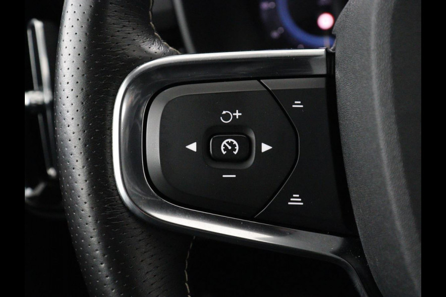 Volvo XC40 Recharge P8 AWD R-Design | SOH 90.6% | Leder/Alcantara | Stoelverwarming | Harman/Kardon | Adaptive cruise | Side Assist | Carplay | Stuurverwarming | Navigatie | Full LED | Camera
