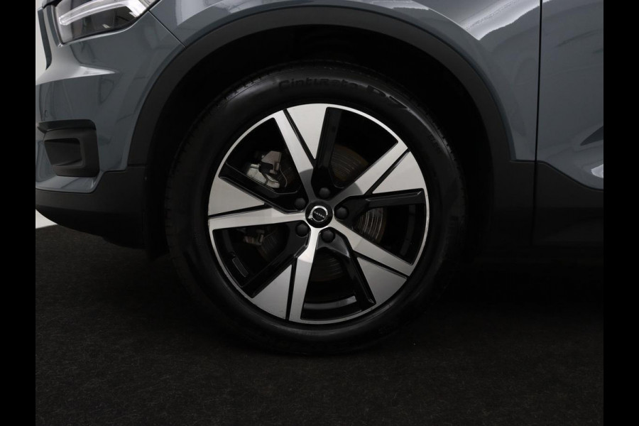 Volvo XC40 Recharge P8 AWD R-Design | SOH 90.6% | Leder/Alcantara | Stoelverwarming | Harman/Kardon | Adaptive cruise | Side Assist | Carplay | Stuurverwarming | Navigatie | Full LED | Camera