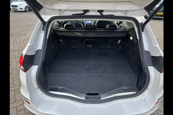 Ford Mondeo Wagon 2.0 IVCT HEV Vignale 187 pk | Panoramadak |  Adaptieve cruise  control |  Trekhaak | Winter Pack | Adaptive cruise control |  Achteruitrijcamera | Bestuurdersstoel Met Geheugen
