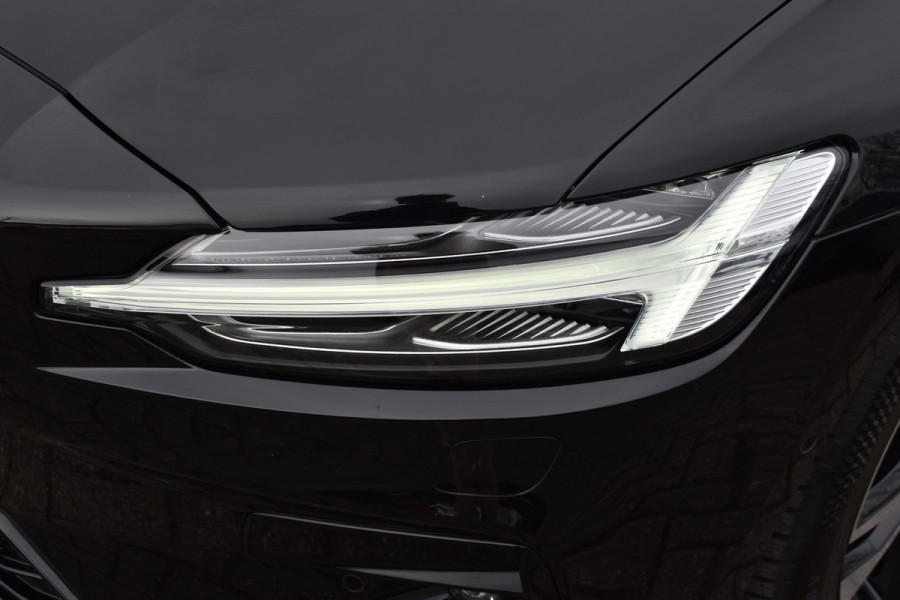 Volvo V60 B4 211PK Automaat Plus Dark | Trekhaak | ACC | Leder | Stoelverwarming | 360 Camera | 18"LMV |