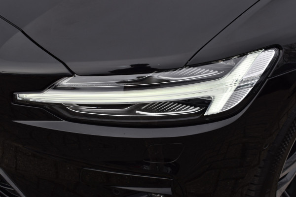 Volvo V60 B4 211PK Automaat Plus Dark | Trekhaak | ACC | Leder | Stoelverwarming | 360 Camera | 18"LMV |