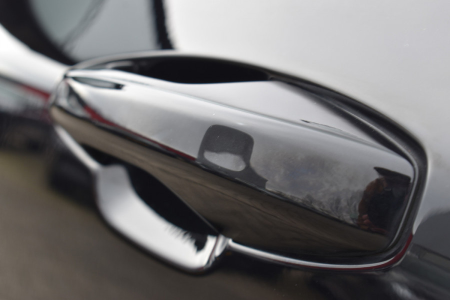 Volvo V60 B4 211PK Automaat Plus Dark | Trekhaak | ACC | Leder | Stoelverwarming | 360 Camera | 18"LMV |