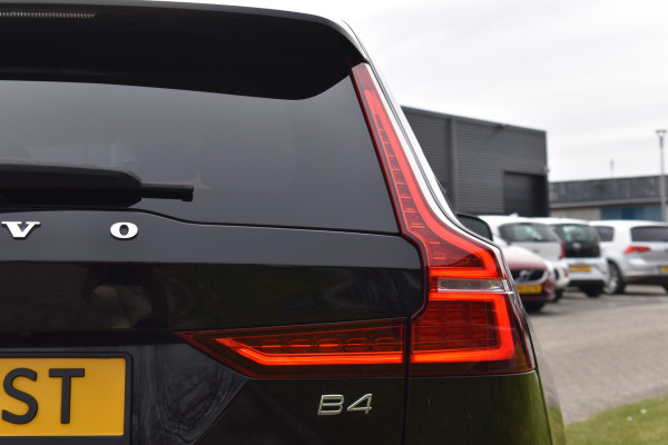 Volvo V60 B4 211PK Automaat Plus Dark | Trekhaak | ACC | Leder | Stoelverwarming | 360 Camera | 18"LMV |
