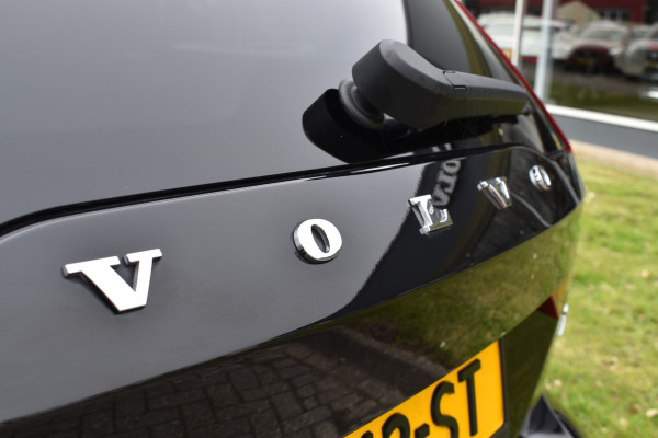 Volvo V60 B4 211PK Automaat Plus Dark | Trekhaak | ACC | Leder | Stoelverwarming | 360 Camera | 18"LMV |
