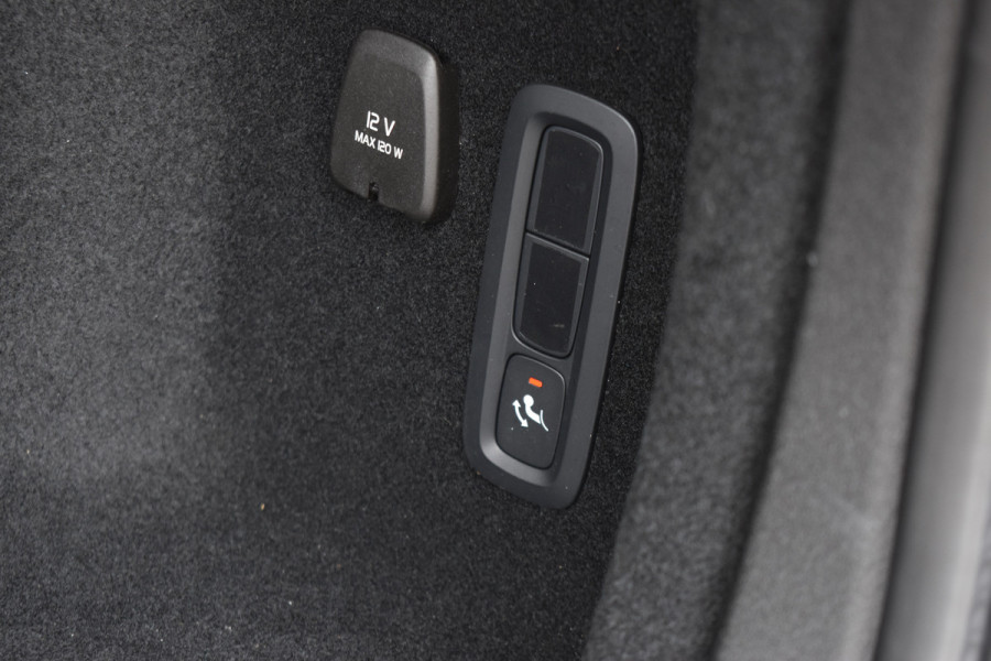 Volvo V60 B4 211PK Automaat Plus Dark | Trekhaak | ACC | Leder | Stoelverwarming | 360 Camera | 18"LMV |