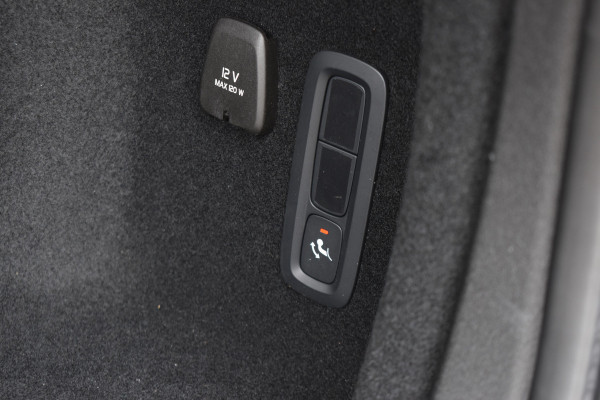 Volvo V60 B4 211PK Automaat Plus Dark | Trekhaak | ACC | Leder | Stoelverwarming | 360 Camera | 18"LMV |