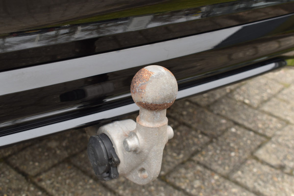 Volvo V60 B4 211PK Automaat Plus Dark | Trekhaak | ACC | Leder | Stoelverwarming | 360 Camera | 18"LMV |