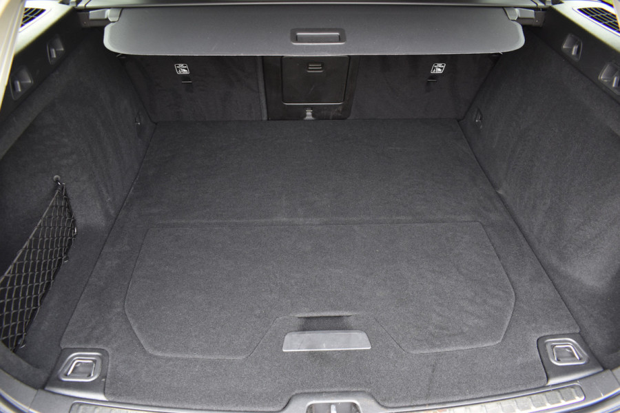 Volvo V60 B4 211PK Automaat Plus Dark | Trekhaak | ACC | Leder | Stoelverwarming | 360 Camera | 18"LMV |