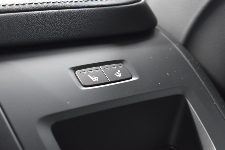 Volvo V60 B4 211PK Automaat Plus Dark | Trekhaak | ACC | Leder | Stoelverwarming | 360 Camera | 18"LMV |