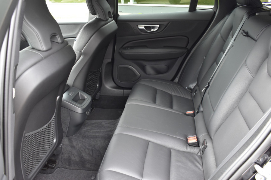 Volvo V60 B4 211PK Automaat Plus Dark | Trekhaak | ACC | Leder | Stoelverwarming | 360 Camera | 18"LMV |
