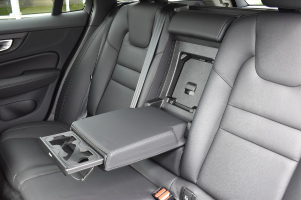 Volvo V60 B4 211PK Automaat Plus Dark | Trekhaak | ACC | Leder | Stoelverwarming | 360 Camera | 18"LMV |