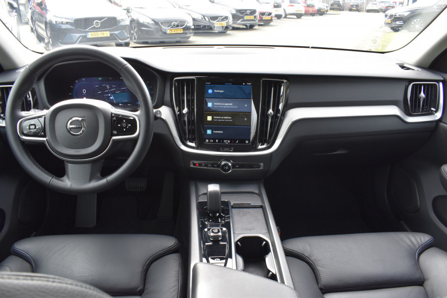 Volvo V60 B4 211PK Automaat Plus Dark | Trekhaak | ACC | Leder | Stoelverwarming | 360 Camera | 18"LMV |