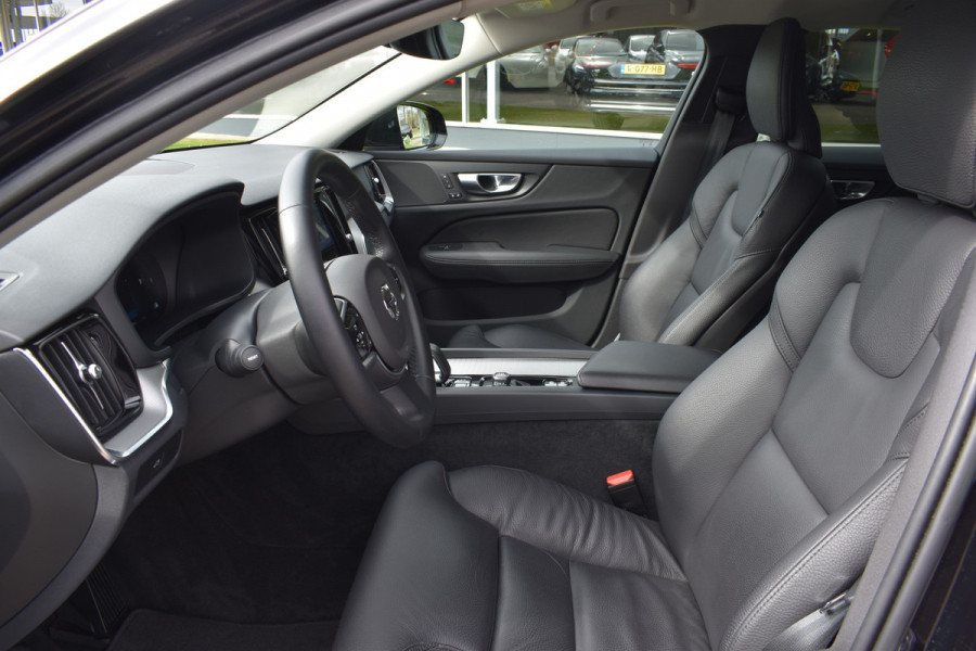 Volvo V60 B4 211PK Automaat Plus Dark | Trekhaak | ACC | Leder | Stoelverwarming | 360 Camera | 18"LMV |