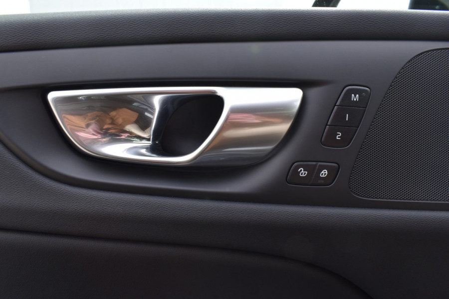 Volvo V60 B4 211PK Automaat Plus Dark | Trekhaak | ACC | Leder | Stoelverwarming | 360 Camera | 18"LMV |