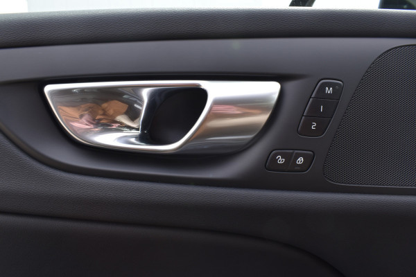 Volvo V60 B4 211PK Automaat Plus Dark | Trekhaak | ACC | Leder | Stoelverwarming | 360 Camera | 18"LMV |
