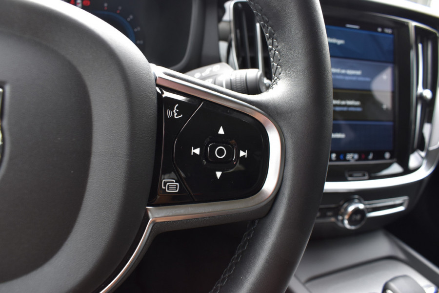 Volvo V60 B4 211PK Automaat Plus Dark | Trekhaak | ACC | Leder | Stoelverwarming | 360 Camera | 18"LMV |