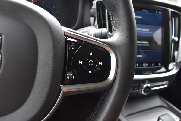 Volvo V60 B4 211PK Automaat Plus Dark | Trekhaak | ACC | Leder | Stoelverwarming | 360 Camera | 18"LMV |