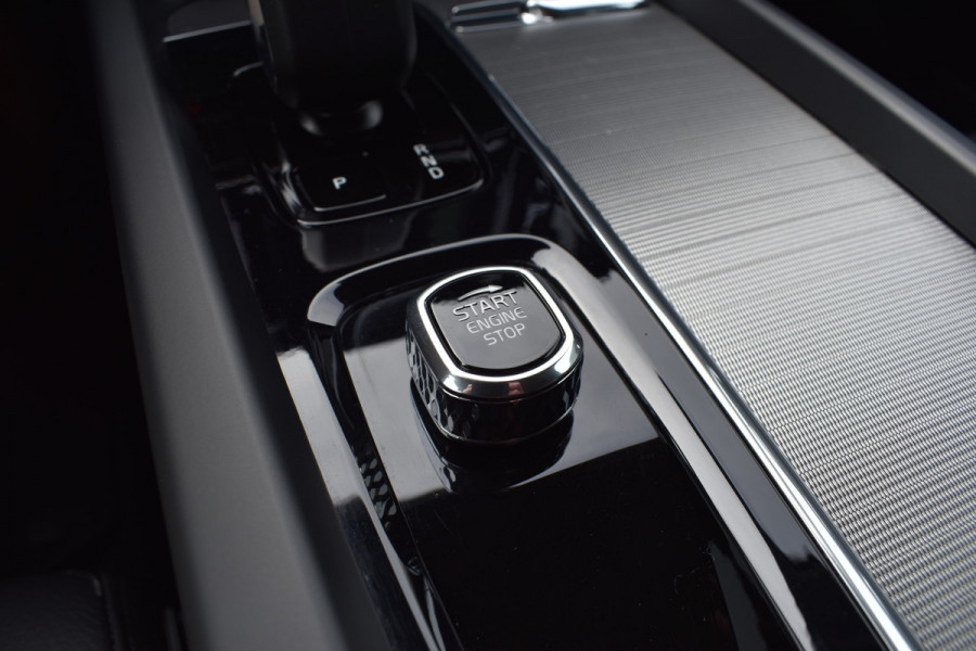 Volvo V60 B4 211PK Automaat Plus Dark | Trekhaak | ACC | Leder | Stoelverwarming | 360 Camera | 18"LMV |