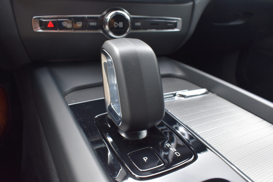 Volvo V60 B4 211PK Automaat Plus Dark | Trekhaak | ACC | Leder | Stoelverwarming | 360 Camera | 18"LMV |