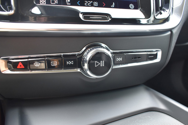 Volvo V60 B4 211PK Automaat Plus Dark | Trekhaak | ACC | Leder | Stoelverwarming | 360 Camera | 18"LMV |