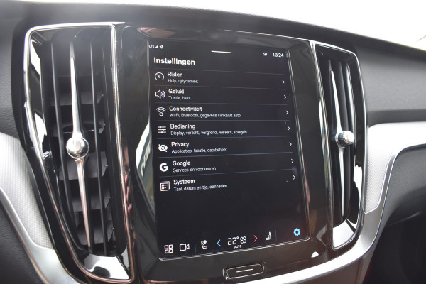 Volvo V60 B4 211PK Automaat Plus Dark | Trekhaak | ACC | Leder | Stoelverwarming | 360 Camera | 18"LMV |