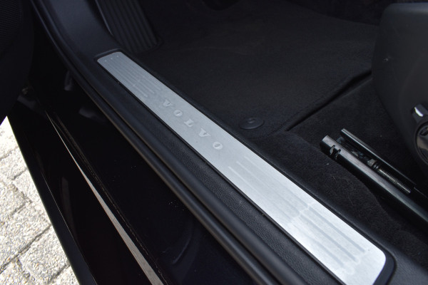 Volvo V60 B4 211PK Automaat Plus Dark | Trekhaak | ACC | Leder | Stoelverwarming | 360 Camera | 18"LMV |