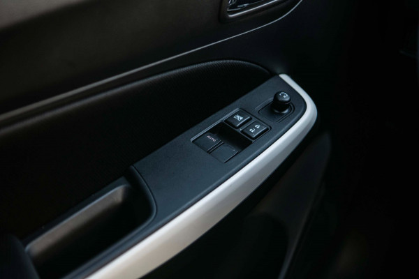 Suzuki Swift 1.2 Select Smart Hybrid | Automaat | Airco | Adaptieve Cruise Control | Camera | Stoelverwarming |