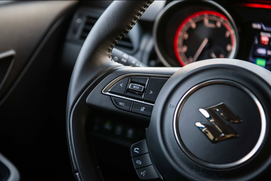 Suzuki Swift 1.2 Select Smart Hybrid | Automaat | Airco | Adaptieve Cruise Control | Camera | Stoelverwarming |