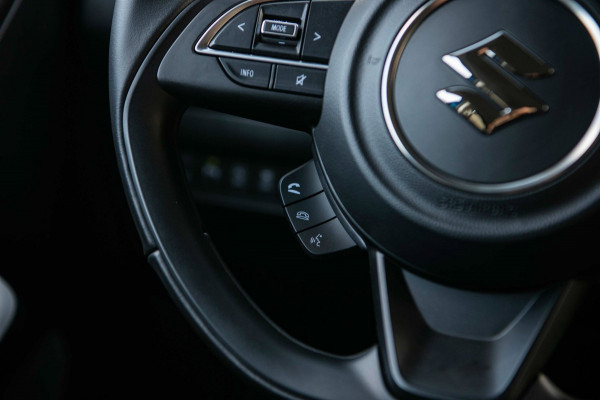 Suzuki Swift 1.2 Select Smart Hybrid | Automaat | Airco | Adaptieve Cruise Control | Camera | Stoelverwarming |