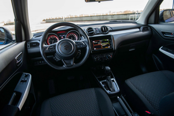 Suzuki Swift 1.2 Select Smart Hybrid | Automaat | Airco | Adaptieve Cruise Control | Camera | Stoelverwarming |