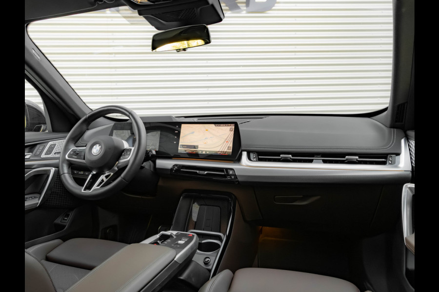 BMW X1 sDrive18i M-Sport Pro - Full-Option - ACC - Trekhaak - Memory