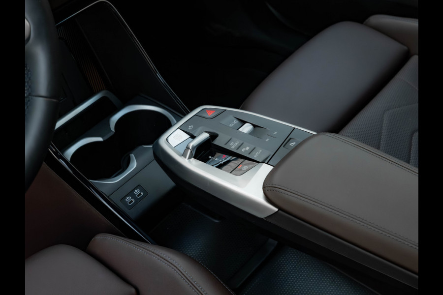 BMW X1 sDrive18i M-Sport Pro - Full-Option - ACC - Trekhaak - Memory