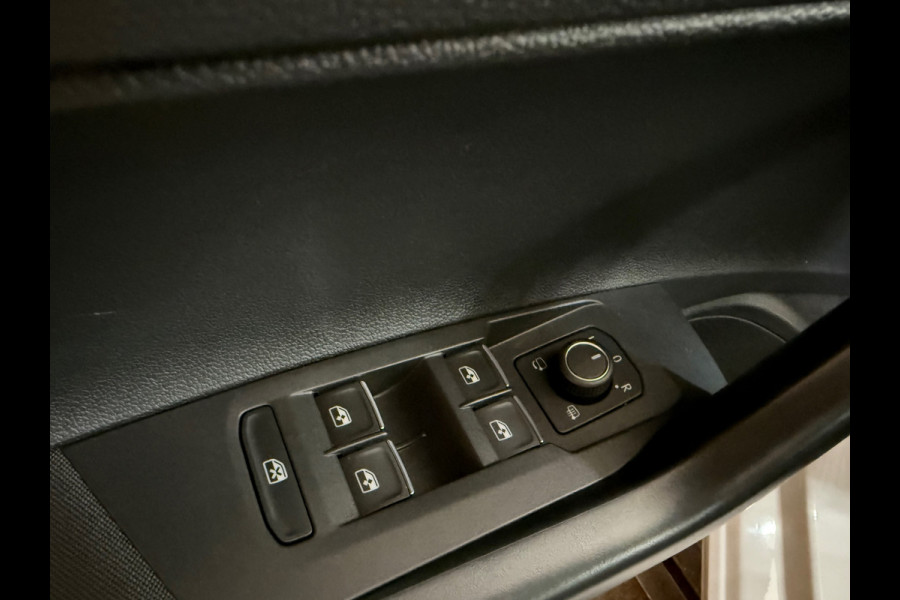 Volkswagen Polo 1.0 TSI DSG |Black-Style | Ascot Grijs | Licht + Zicht | IQ.LED Pakket | Discover Pro | DAB+ |Park-Assist |Virtual