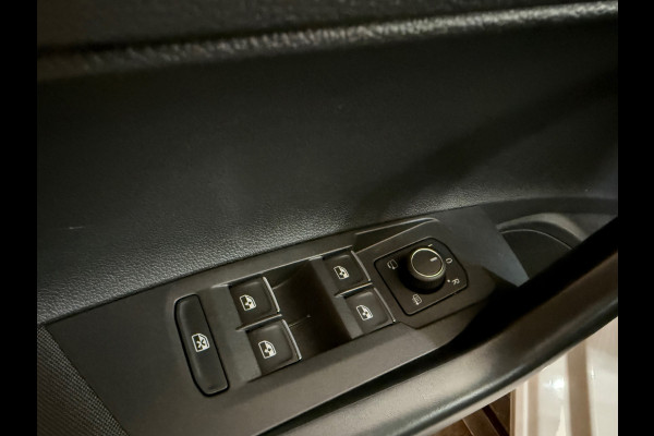 Volkswagen Polo 1.0 TSI DSG |Black-Style | Ascot Grijs | Licht + Zicht | IQ.LED Pakket | Discover Pro | DAB+ |Park-Assist |Virtual