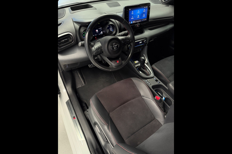 Toyota Yaris 1.5 Hybrid 130 GR SPORT HuD CarPlay Camera