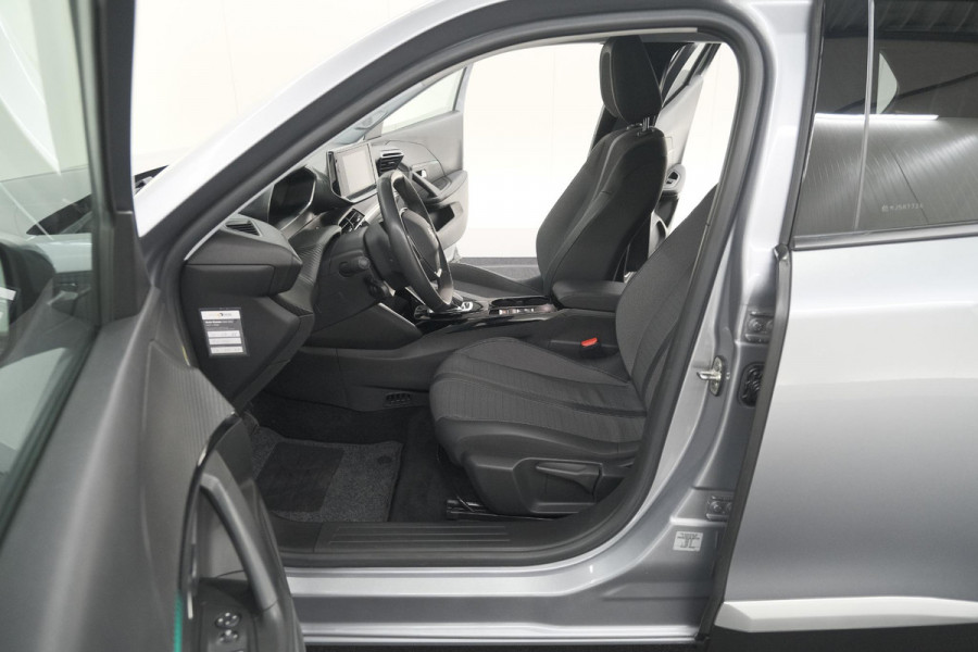 Peugeot e-2008 EV Allure 50 kWh | SOH=96.7 % | 3 Fase Laadfunctie | Camera | Navigatie | Parkeersensoren | Apple Carplay