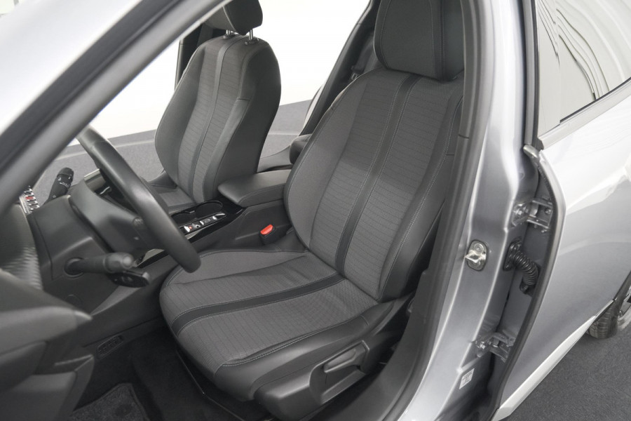 Peugeot e-2008 EV Allure 50 kWh | SOH=96.7 % | 3 Fase Laadfunctie | Camera | Navigatie | Parkeersensoren | Apple Carplay