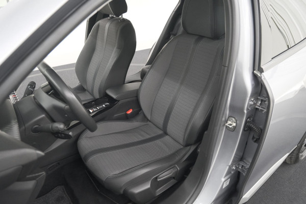 Peugeot e-2008 EV Allure 50 kWh | SOH=96.7 % | 3 Fase Laadfunctie | Camera | Navigatie | Parkeersensoren | Apple Carplay