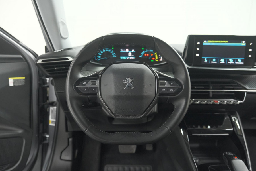 Peugeot e-2008 EV Allure 50 kWh | SOH=96.7 % | 3 Fase Laadfunctie | Camera | Navigatie | Parkeersensoren | Apple Carplay