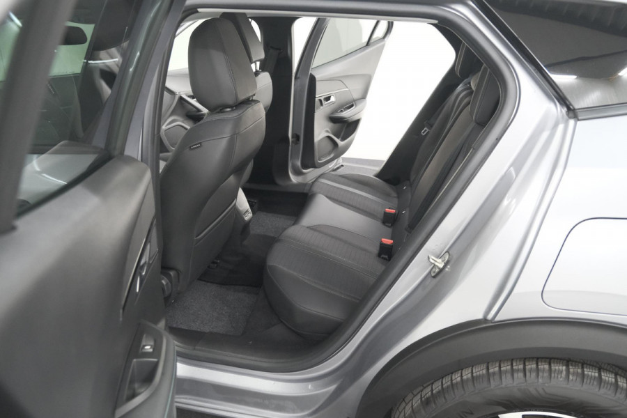 Peugeot e-2008 EV Allure 50 kWh | SOH=96.7 % | 3 Fase Laadfunctie | Camera | Navigatie | Parkeersensoren | Apple Carplay